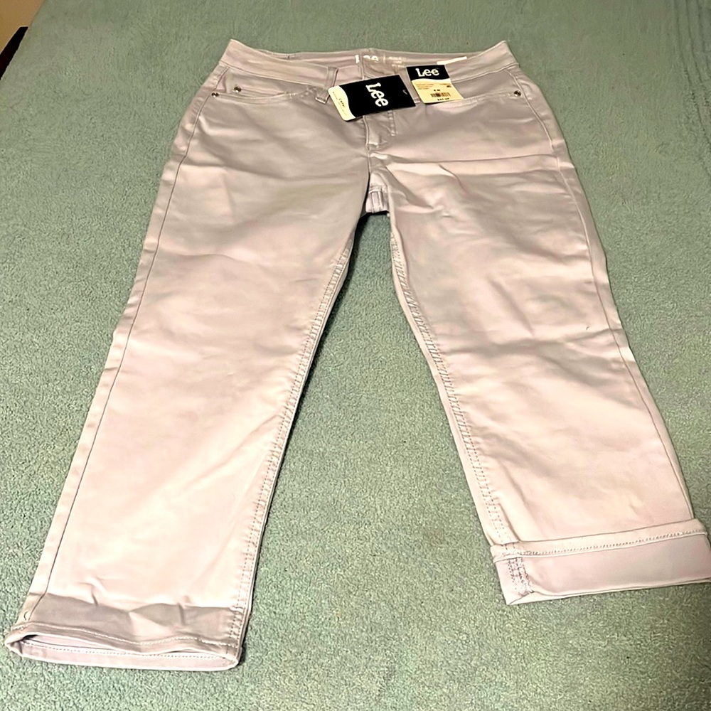 NWT Lee Mid-rise Capri, Regular Fit, “Ice Dust” Lavender Color